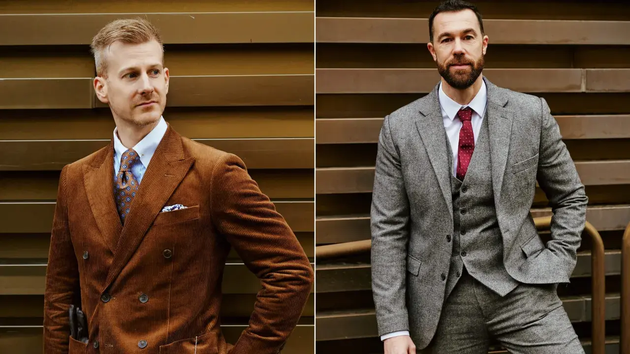 Zwei Männer in eleganten Anzügen. Links ein Mann im braunen Cord-Sakko mit breitem Anzug Revers, rechts ein Mann im grauen Tweed-Anzug mit Weste.