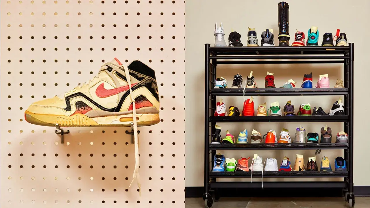 Eine Sammlung von Sneakern, darunter ein einzelner Schuh an einer Lochwand und viele weitere auf einem Regal. Ein Blick auf die Vielfalt der Nike Kollaborationen.