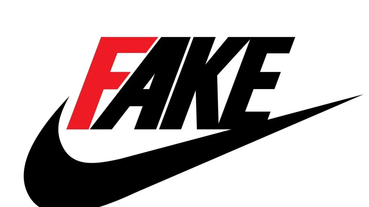 Das Wort "FAKE" in Rot und Schwarz über dem bekannten Nike-Swoosh.