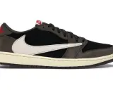 Travis Scott Mocha Sneaker mit weißem Swoosh und cremefarbener Sohle.