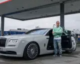 Justin Fuchs mit seinem Rolls-Royce, bereit, den Peso zu verdienen.