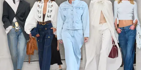 Modelle präsentieren verschiedene Styles, welche Jeans sind im Trend: weite Schnitte, Cargo-Jeans und helle Waschungen.