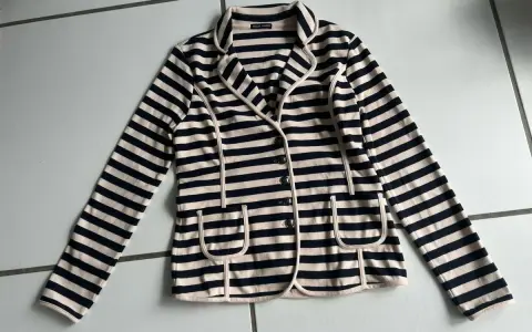 Gestreifte Jacke von Joseph Janard mit Knopfleiste und aufgesetzten Taschen.