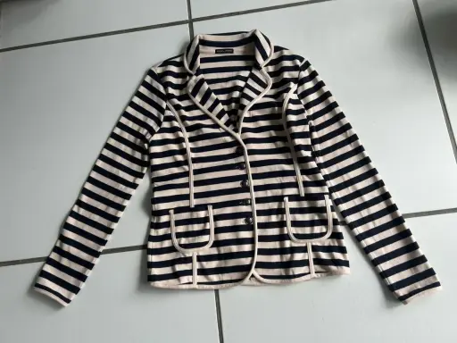 Gestreifte Jacke von Joseph Janard mit Knopfleiste und aufgesetzten Taschen.