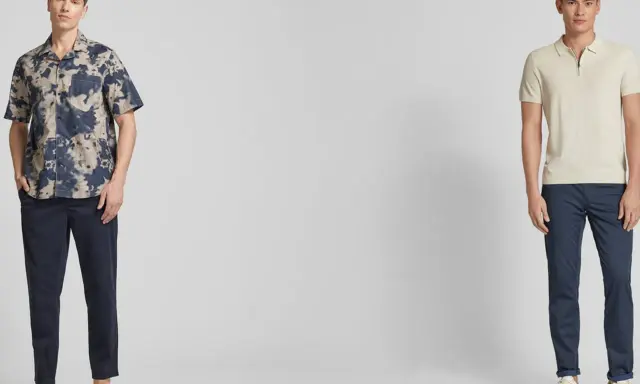 Zwei Männer präsentieren Outfits: links mit gemustertem Hemd und dunklen Hosen, rechts mit hellem Poloshirt. Blaue Chino kombinieren Herren stilvoll.