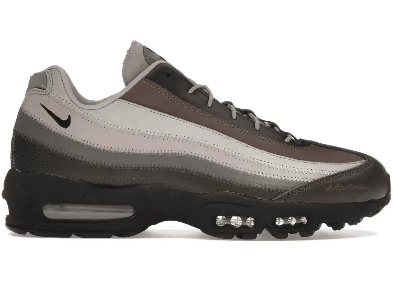 Nike Air Max 95 in Grau-Tönen mit schwarzem Swoosh. Ein Schuh aus der Nike Air Max alle Modelle Liste.
