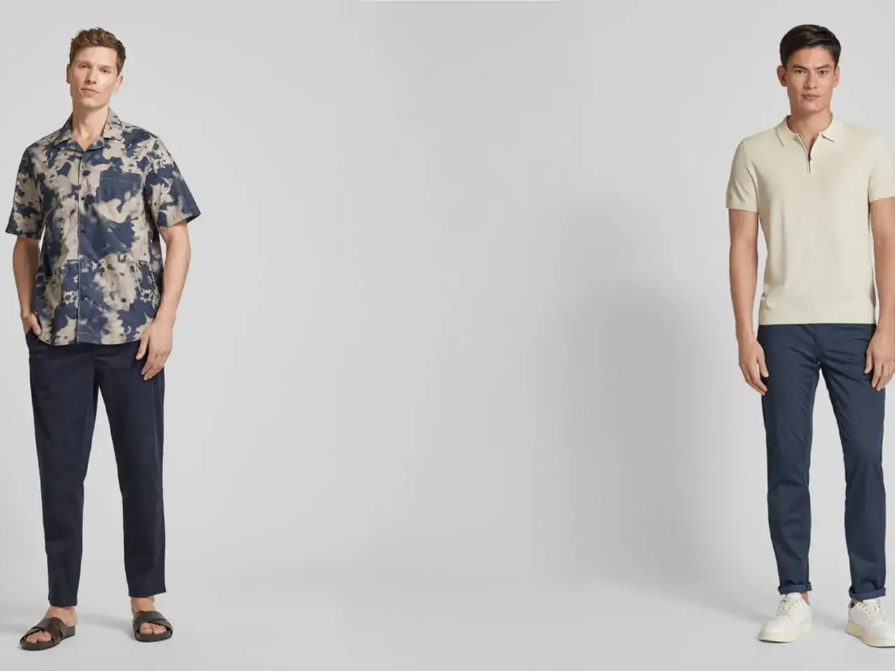 Zwei Männer präsentieren Outfits: links mit gemustertem Hemd und dunklen Hosen, rechts mit beige Poloshirt und blauen Chino-Hosen.
